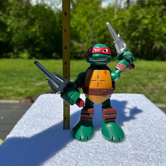 Raphael Talking Teenage Mutant Ninja Turtles, 6 inch Half-Shell Heroes Toy - Picture 6 of 7